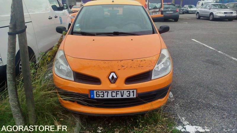 Renault Clio 1.5 DCI - 2008 - 99525km - 637CFV31 - Automóvel: foto 1 Renault Clio 1.5 DCI - 2008 - 99525km - 637CFV31 - Automóvel: foto 1