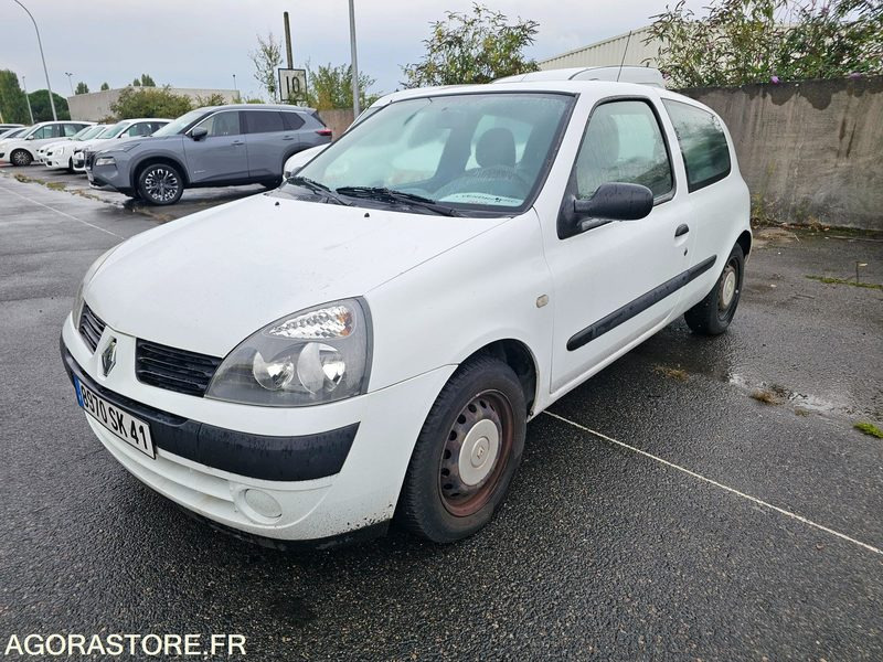 Renault Clio - 2005 - 94635KM - 8970SK41 - Automóvel: foto 1 Renault Clio - 2005 - 94635KM - 8970SK41 - Automóvel: foto 1