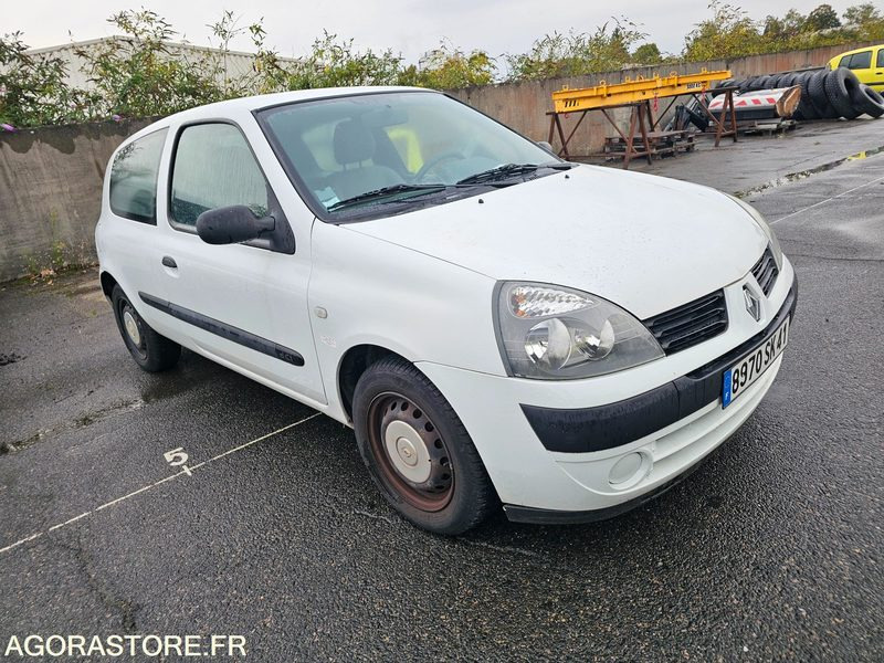 Renault Clio - 2005 - 94635KM - 8970SK41 - Automóvel: foto 2 Renault Clio - 2005 - 94635KM - 8970SK41 - Automóvel: foto 2