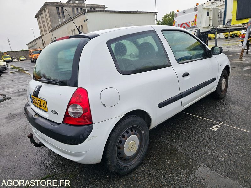Renault Clio - 2005 - 94635KM - 8970SK41 - Automóvel: foto 3 Renault Clio - 2005 - 94635KM - 8970SK41 - Automóvel: foto 3