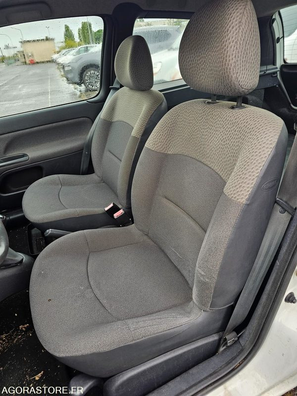 Renault Clio - 2005 - 94635KM - 8970SK41 - Automóvel: foto 5 Renault Clio - 2005 - 94635KM - 8970SK41 - Automóvel: foto 5