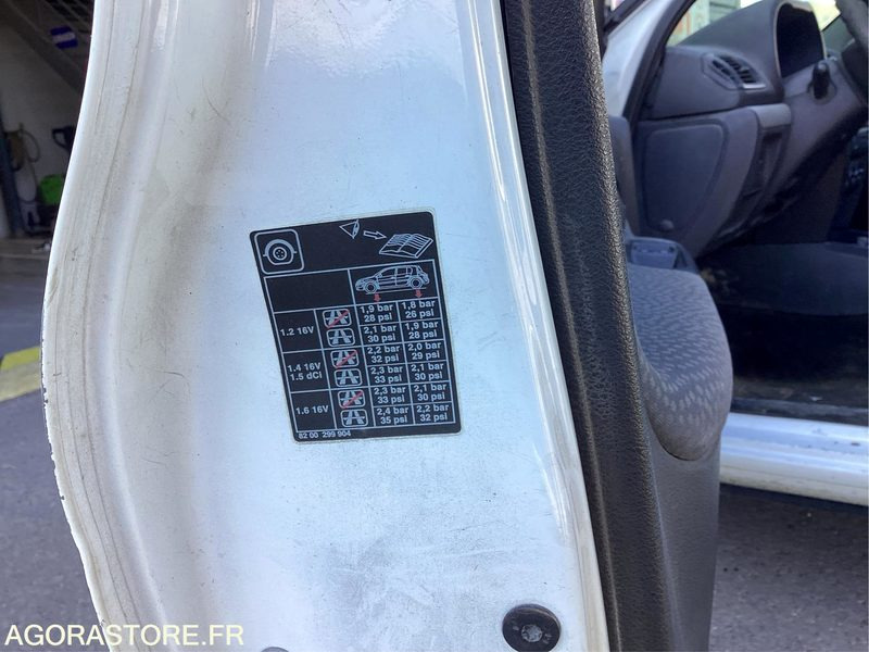 Renault Clio - 2010 - 206955kms (P0402649) - Automóvel: foto 5 Renault Clio - 2010 - 206955kms (P0402649) - Automóvel: foto 5