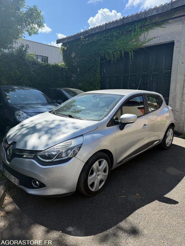 Renault Clio 4 101410 kms 2014 - Automóvel: foto 2 Renault Clio 4 101410 kms 2014 - Automóvel: foto 2
