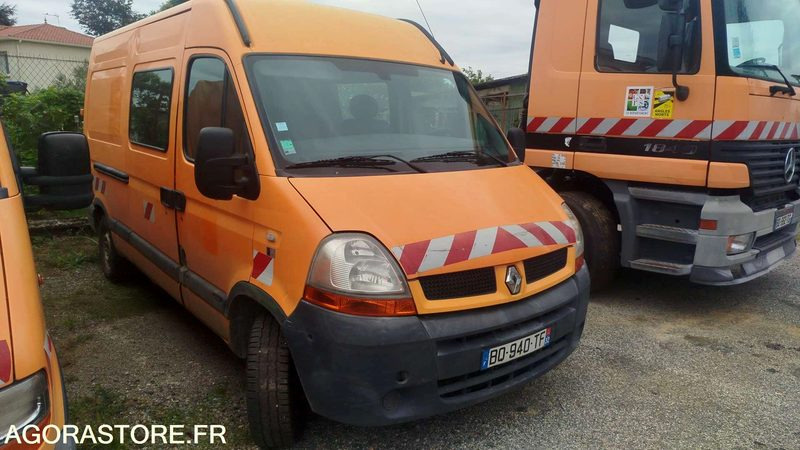Renault - Master - 2004 - 299292km - BQ-940-TF - Furgão: foto 2 Renault - Master - 2004 - 299292km - BQ-940-TF - Furgão: foto 2