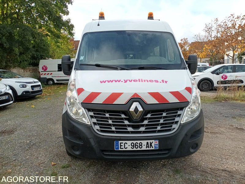 Renault Master 7 places - 179427 kms - 2016 - Furgão: foto 2 Renault Master 7 places - 179427 kms - 2016 - Furgão: foto 2