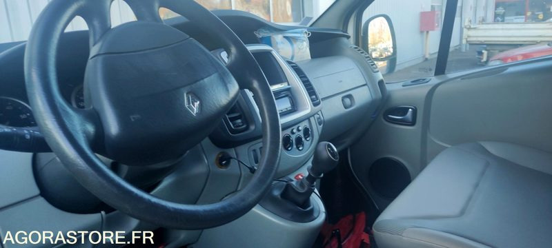 Renault Trafic 2 combi phrase . 2.0 dci 16v minibus long 90 cv - Micro-ônibus, Furgão de passageiros: foto 4 Renault Trafic 2 combi phrase . 2.0 dci 16v minibus long 90 cv - Micro-ônibus, Furgão de passageiros: foto 4