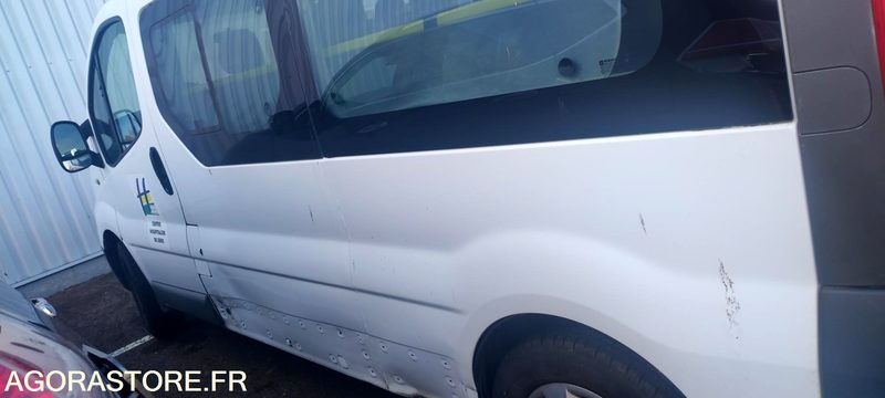 Renault Trafic 2 combi phrase . 2.0 dci 16v minibus long 90 cv - Micro-ônibus, Furgão de passageiros: foto 2 Renault Trafic 2 combi phrase . 2.0 dci 16v minibus long 90 cv - Micro-ônibus, Furgão de passageiros: foto 2