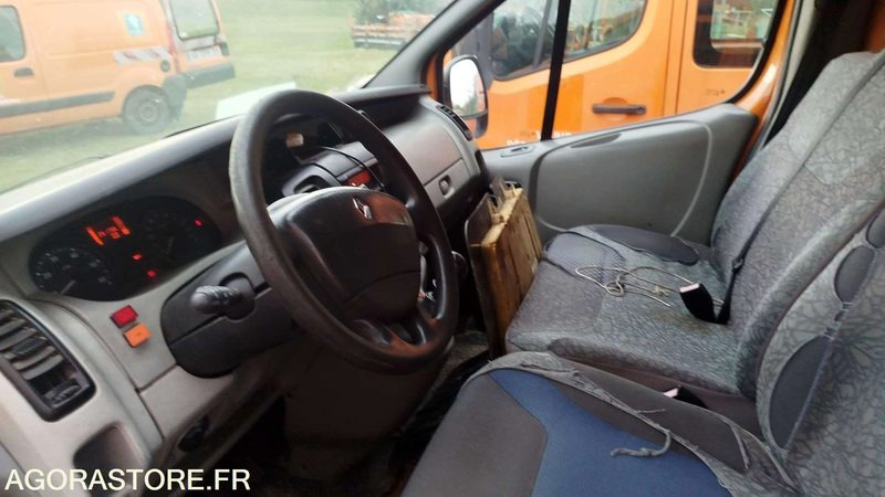 Renault Trafic - 2007 - 261796kms - 608bzx31 - Furgão: foto 5 Renault Trafic - 2007 - 261796kms - 608bzx31 - Furgão: foto 5