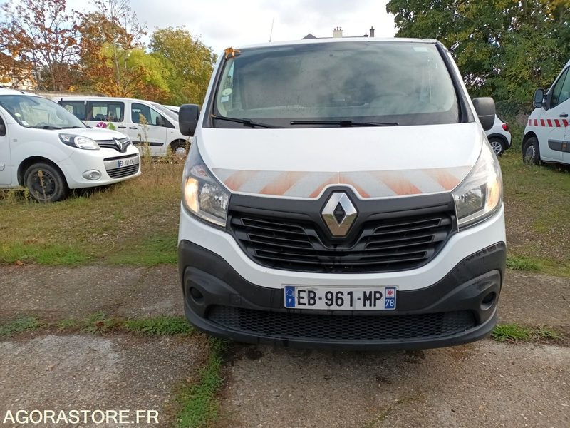 Renault Trafic - 255439 kms - 2016 - Furgão: foto 1 Renault Trafic - 255439 kms - 2016 - Furgão: foto 1