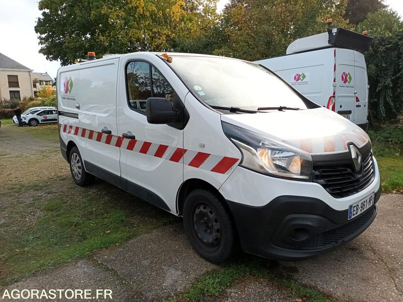 Renault Trafic - 255439 kms - 2016 - Furgão: foto 5 Renault Trafic - 255439 kms - 2016 - Furgão: foto 5