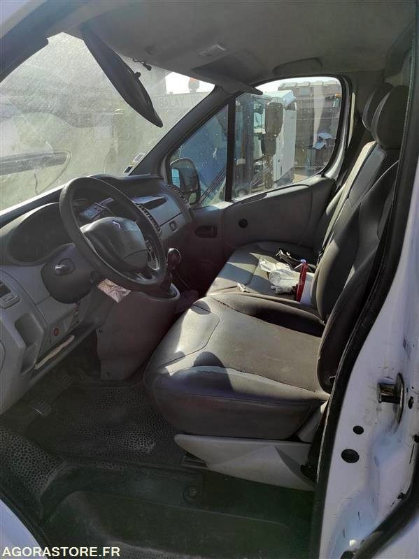 Renault Trafic II Fourgon Phase 2 L1H1 1000kg 2.0 dCi 16V 90 cv - Furgão: foto 4 Renault Trafic II Fourgon Phase 2 L1H1 1000kg 2.0 dCi 16V 90 cv - Furgão: foto 4