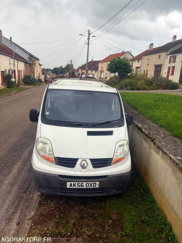 Renault Trafic dci 115 / 228000 km - Immatriculation anglaise - Furgão compacto, Carrinha cabine dupla: foto 4 Renault Trafic dci 115 / 228000 km - Immatriculation anglaise - Furgão compacto, Carrinha cabine dupla: foto 4