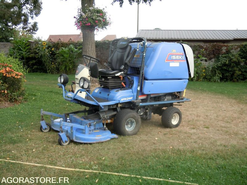 TONDEUSE AUTOPORTÉE ISEKI - Cortador de grama: foto 1 TONDEUSE AUTOPORTÉE ISEKI - Cortador de grama: foto 1