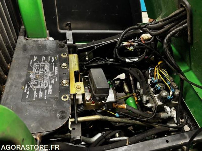 TONDEUSE HELICOIDALE JOHN DEERE 8400-ROULANTE-1521 HEURES. - Cortador de grama: foto 4 TONDEUSE HELICOIDALE JOHN DEERE 8400-ROULANTE-1521 HEURES. - Cortador de grama: foto 4