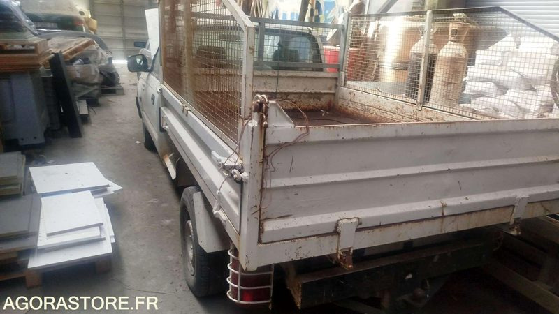 TOYOTA HILUX - 225000KM - 2003 - Furgão basculante: foto 1 TOYOTA HILUX - 225000KM - 2003 - Furgão basculante: foto 1