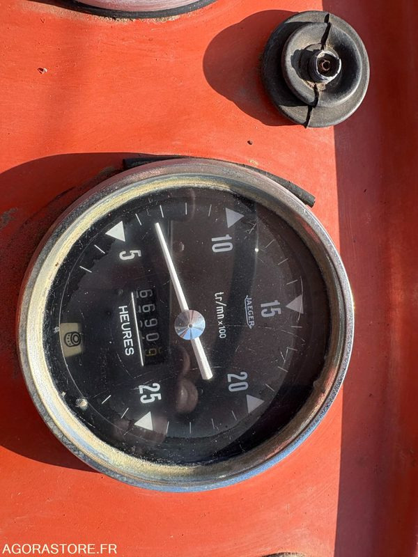 TRACTEUR AGRICOLE RENAULT 421 - Trator: foto 4 TRACTEUR AGRICOLE RENAULT 421 - Trator: foto 4