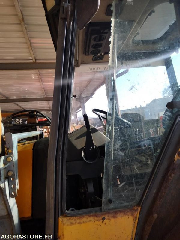 TRACTEUR CHARGEUR RENAULT 754 - 70 CV - Trator: foto 3 TRACTEUR CHARGEUR RENAULT 754 - 70 CV - Trator: foto 3