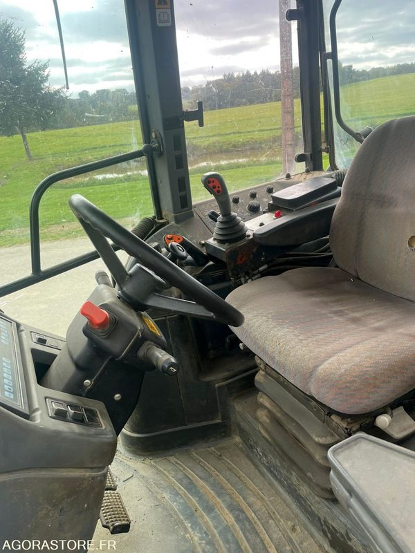 TRACTEUR NEW HOLLAND 8160 RANGE COMMAND - 1999 - 10500h - Trator: foto 4 TRACTEUR NEW HOLLAND 8160 RANGE COMMAND - 1999 - 10500h - Trator: foto 4