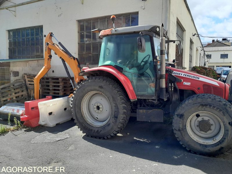 Tracteur Massey Ferguson + broyeur Noremat - Trator: foto 1 Tracteur Massey Ferguson + broyeur Noremat - Trator: foto 1