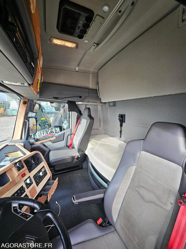 TRACTEUR RENAULT - 2017 - 580000km - Tractor: foto 5 TRACTEUR RENAULT - 2017 - 580000km - Tractor: foto 5