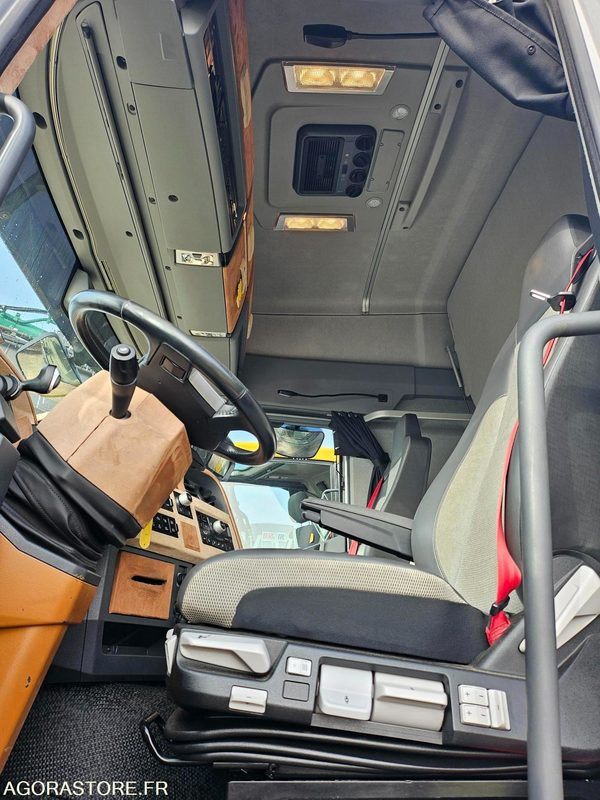 TRACTEUR RENAULT - 2017 - 580000km - Tractor: foto 4 TRACTEUR RENAULT - 2017 - 580000km - Tractor: foto 4