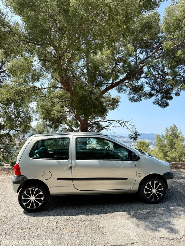 Twingo 1.2 16v kiss cool CLIM - Automóvel: foto 5 Twingo 1.2 16v kiss cool CLIM - Automóvel: foto 5
