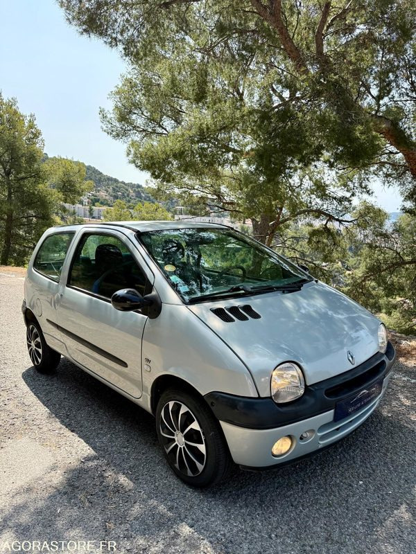 Twingo 1.2 16v kiss cool CLIM - Automóvel: foto 4 Twingo 1.2 16v kiss cool CLIM - Automóvel: foto 4