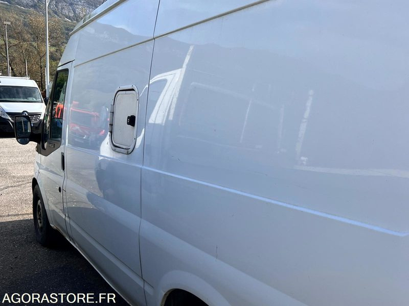 UTILITAIRE FORD TRANSIT - 2011 / 160 000 KM - MOTEUR HS - Furgão: foto 4 UTILITAIRE FORD TRANSIT - 2011 / 160 000 KM - MOTEUR HS - Furgão: foto 4