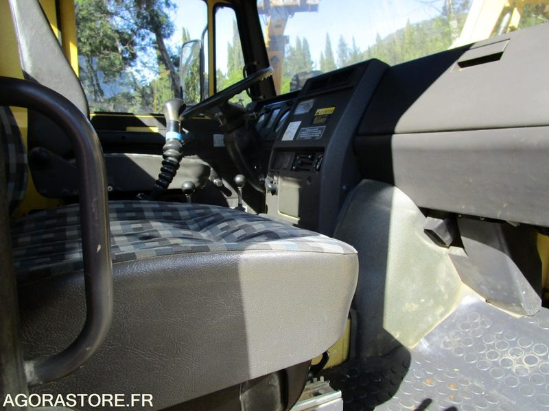 Unimog U140 - 1994 - 115 000km - TRES BON ETAT - Retroescavadeira: foto 5 Unimog U140 - 1994 - 115 000km - TRES BON ETAT - Retroescavadeira: foto 5