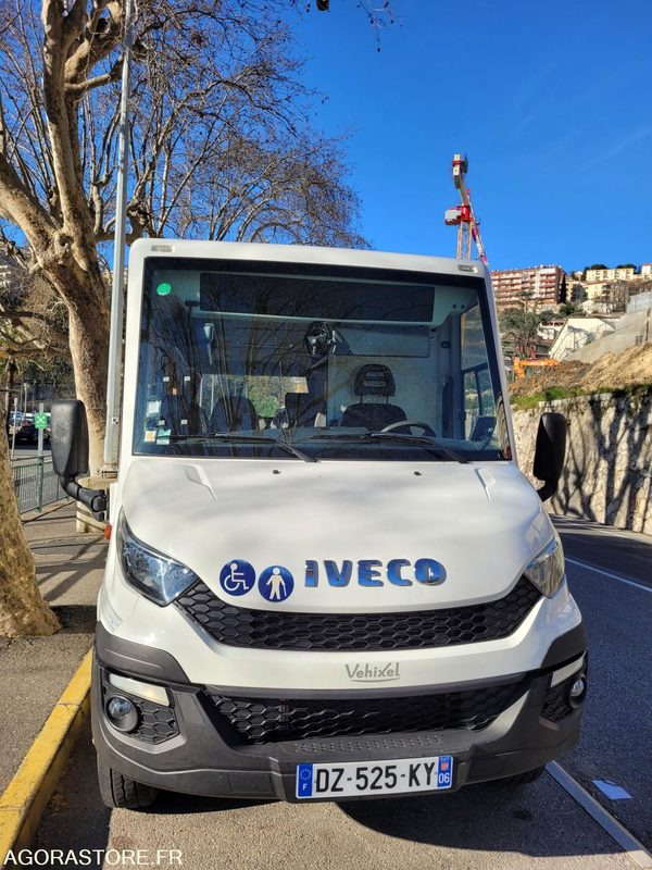 VENTE BUS INDCAR MOBI - IVECO - 210 000 km - BON ETAT - Autocarro escolar: foto 4 VENTE BUS INDCAR MOBI - IVECO - 210 000 km - BON ETAT - Autocarro escolar: foto 4