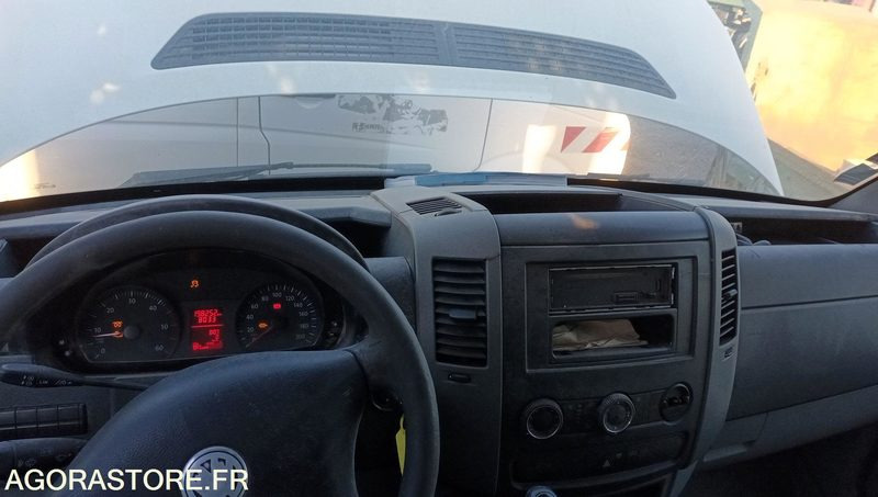 VOLKSWAGEN CRAFTER - 2011 - 198252KM - BL207FB - Furgão basculante: foto 5 VOLKSWAGEN CRAFTER - 2011 - 198252KM - BL207FB - Furgão basculante: foto 5