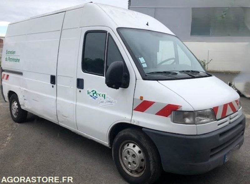 Véhicule PEUGEOT BOXER 2001 NON ROULANT EN L'ETAT - Furgão compacto: foto 4 Véhicule PEUGEOT BOXER 2001 NON ROULANT EN L'ETAT - Furgão compacto: foto 4