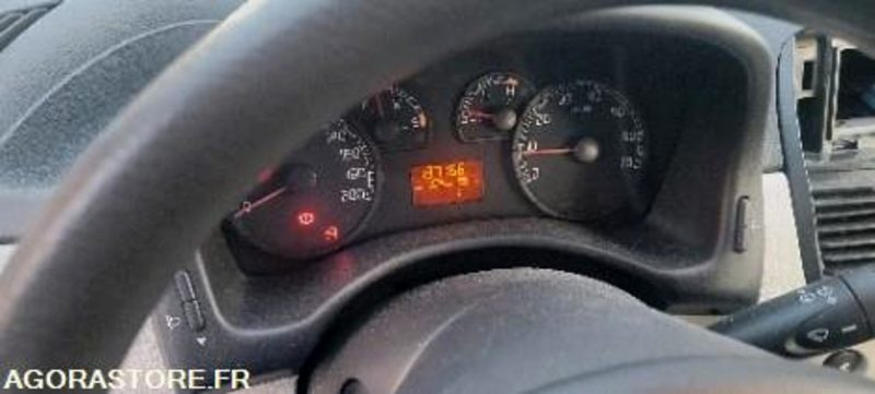 Fiat punto 137166 kms 2005 - Automóvel: foto 4 Fiat punto 137166 kms 2005 - Automóvel: foto 4