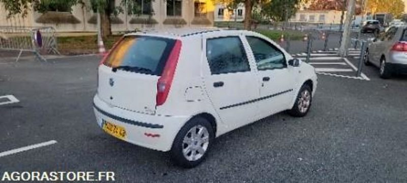 Fiat punto 137166 kms 2005 - Automóvel: foto 2 Fiat punto 137166 kms 2005 - Automóvel: foto 2