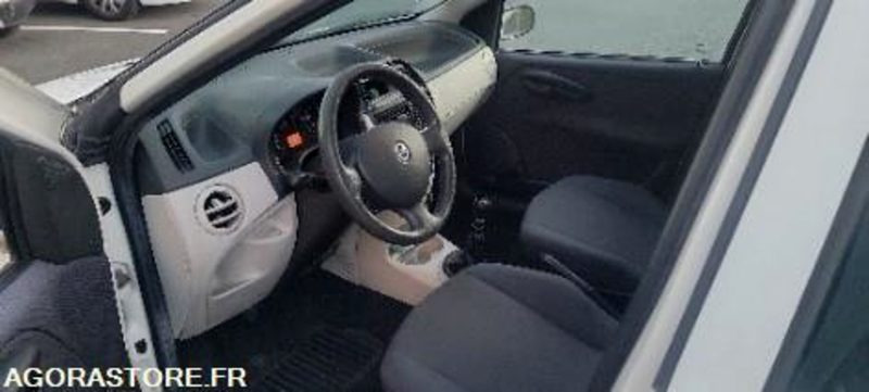 Fiat punto 137166 kms 2005 - Automóvel: foto 5 Fiat punto 137166 kms 2005 - Automóvel: foto 5