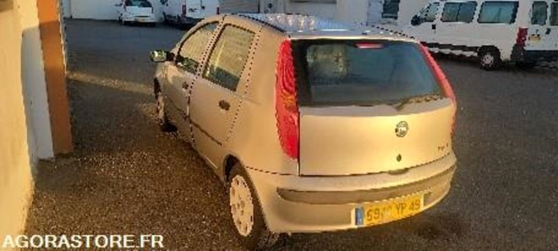 Fiat punto 151053 kms 2002 - Automóvel: foto 2 Fiat punto 151053 kms 2002 - Automóvel: foto 2