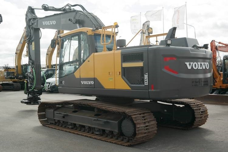 Volvo EC220 E *Uthyres* - Escavadora de rastos: foto 1 Volvo EC220 E *Uthyres* - Escavadora de rastos: foto 1