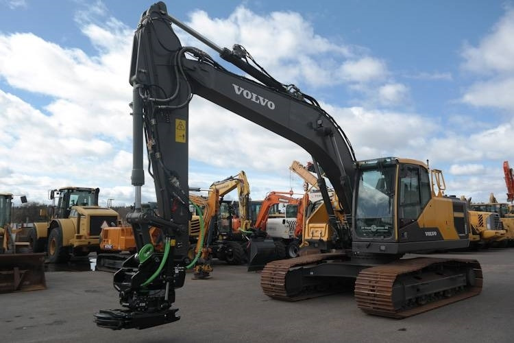 Volvo EC220 E *Uthyres* - Escavadora de rastos: foto 2 Volvo EC220 E *Uthyres* - Escavadora de rastos: foto 2