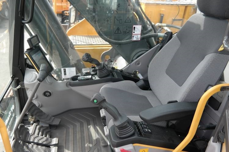 Volvo EC220 E *Uthyres* - Escavadora de rastos: foto 3 Volvo EC220 E *Uthyres* - Escavadora de rastos: foto 3