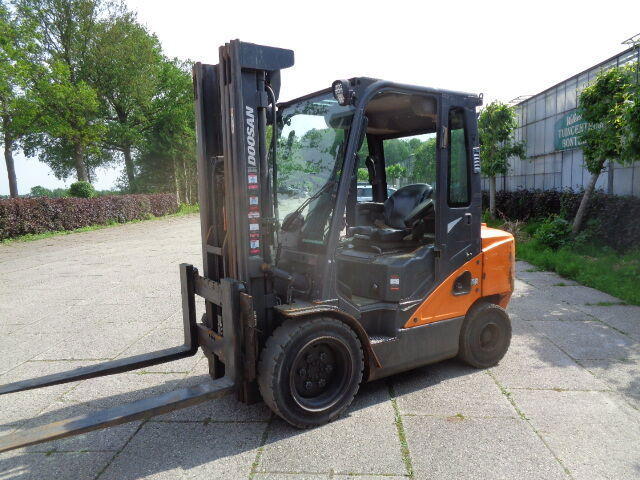 Doosan D35C-7 - Empilhadeira: foto 1 Doosan D35C-7 - Empilhadeira: foto 1