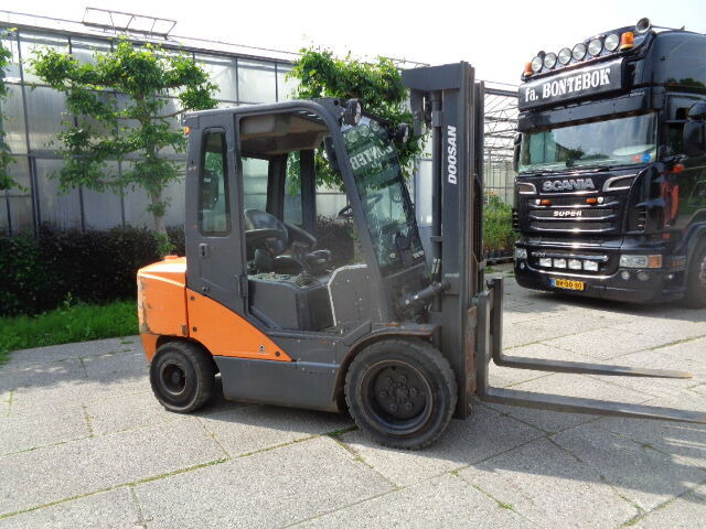 Doosan D35C-7 - Empilhadeira: foto 2 Doosan D35C-7 - Empilhadeira: foto 2