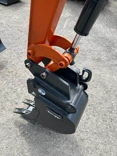 Hitachi ZX10U-6 - Mini escavadeira: foto 5 Hitachi ZX10U-6 - Mini escavadeira: foto 5