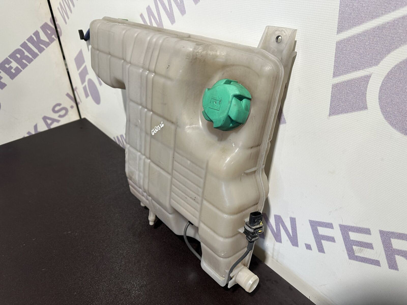 DAF expansion tank - Tanque de expansão de Caminhão: foto 2 DAF expansion tank - Tanque de expansão de Caminhão: foto 2