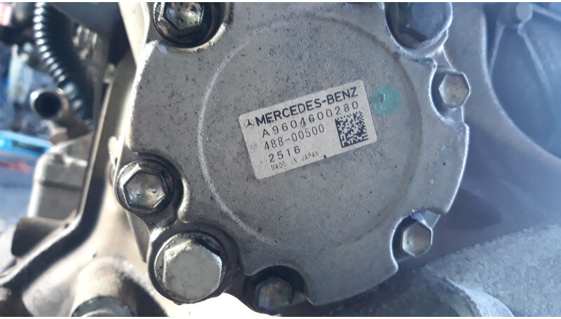 Mercedes-Benz MB power steering pump - Bomba de direção de Caminhão: foto 4 Mercedes-Benz MB power steering pump - Bomba de direção de Caminhão: foto 4