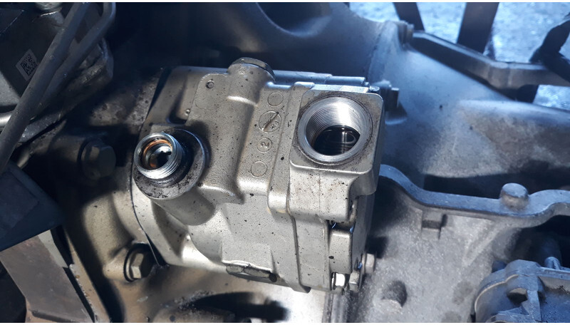 Mercedes-Benz MB power steering pump - Bomba de direção de Caminhão: foto 1 Mercedes-Benz MB power steering pump - Bomba de direção de Caminhão: foto 1