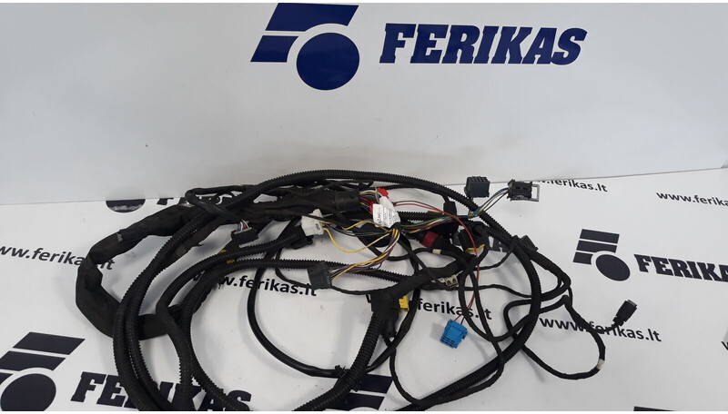 Mercedes-Benz bumper wiring harness - Cables/ Wire harness de Caminhão: foto 1 Mercedes-Benz bumper wiring harness - Cables/ Wire harness de Caminhão: foto 1