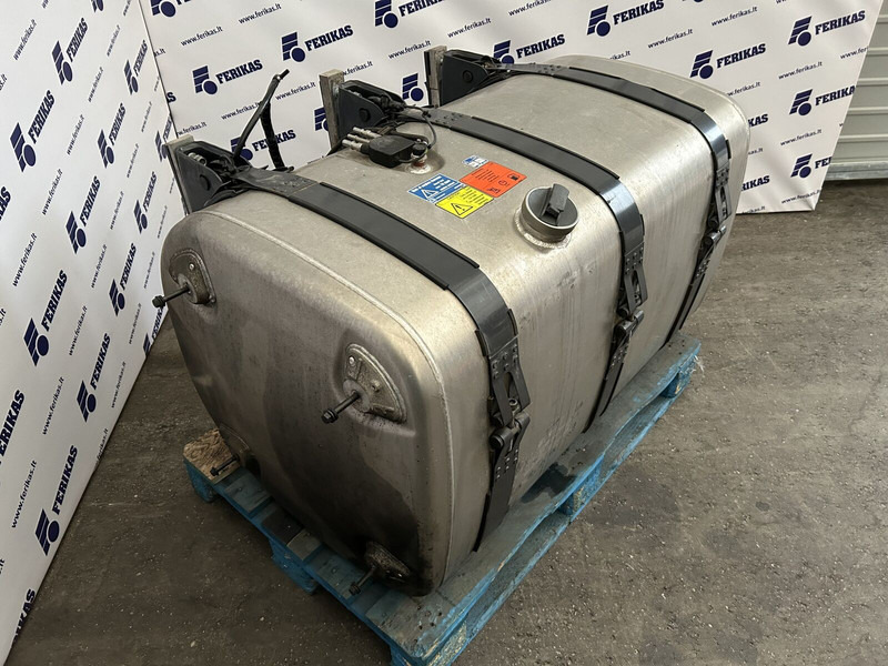 Scania 525L complete fuel tank with fuel optimiser brackets 700x725x124 - Tanque de combustível de Caminhão: foto 2 Scania 525L complete fuel tank with fuel optimiser brackets 700x725x124 - Tanque de combustível de Caminhão: foto 2