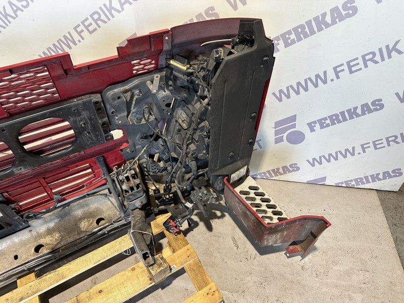 Volvo FH4 - Para-choque de Caminhão: foto 5 Volvo FH4 - Para-choque de Caminhão: foto 5