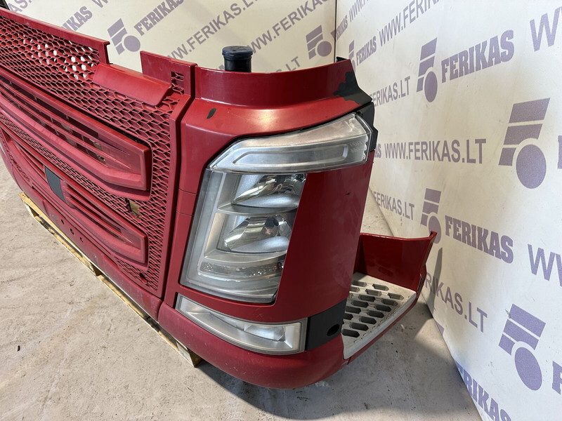 Volvo FH4 - Para-choque de Caminhão: foto 2 Volvo FH4 - Para-choque de Caminhão: foto 2