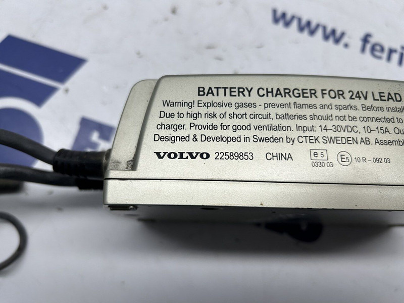 Volvo battery charger, converter - Sistema elétrico de Caminhão: foto 4 Volvo battery charger, converter - Sistema elétrico de Caminhão: foto 4